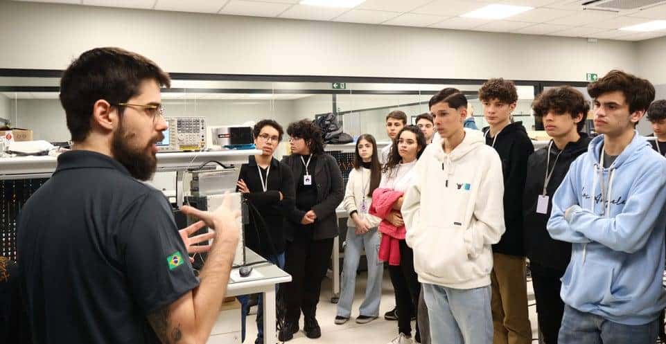 SIATT conecta jovens à indústria de defesa com programa educacional