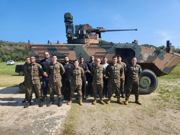 Exército e ARES avançam na modernização da torre UT30BR integrada ao Guarani