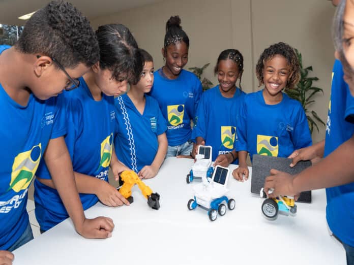 Fuzileiros Navais e EDGE ampliam projeto social que atende jovens em vulnerabilidade