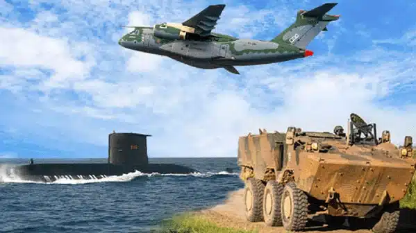 Avião, submarino e veículo militar em ação.