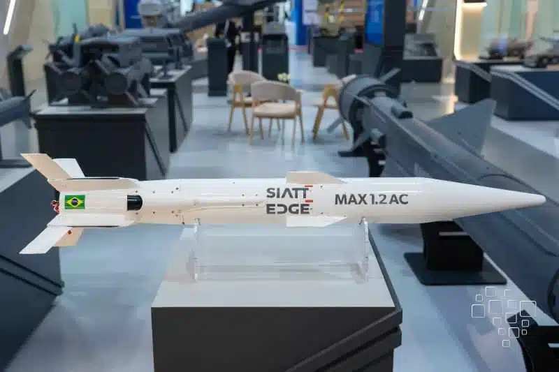 Míssil MAX 1.2 AC em exposição.