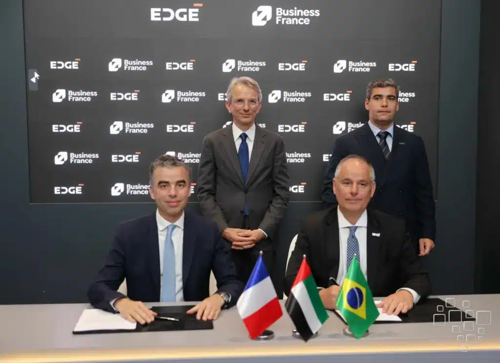 Assinatura de acordo entre países França, Emirados, Brasil.