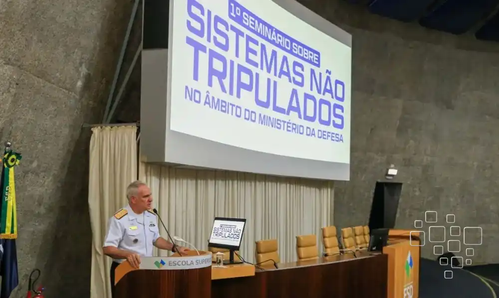 Seminário sobre sistemas não tripulados na defesa.