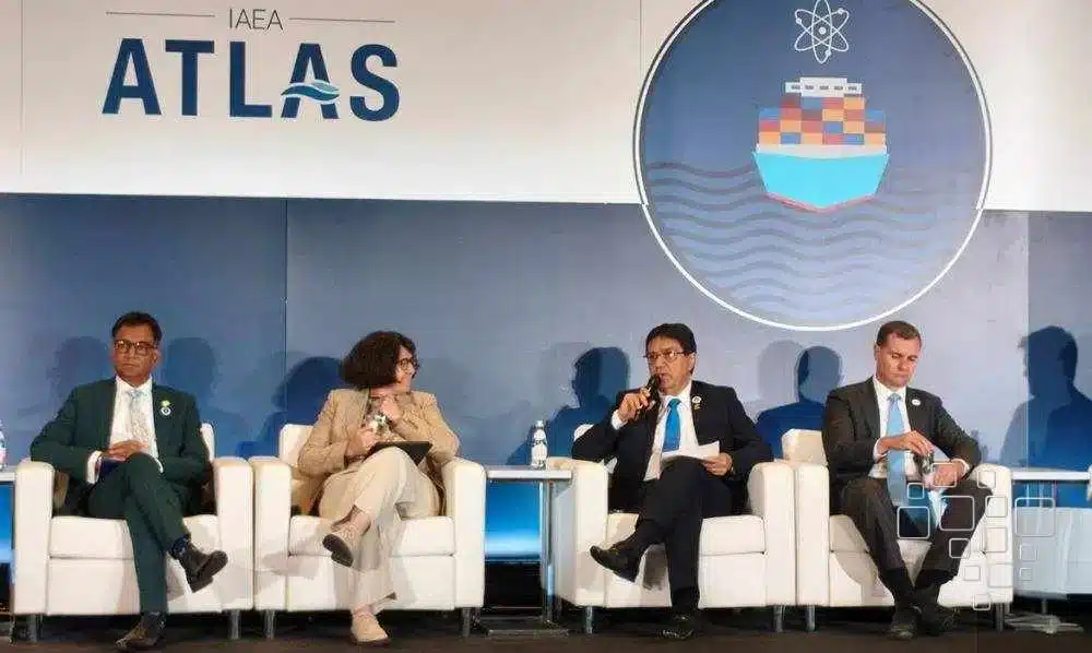 Palestrantes discutem no evento IAEA ATLAS.